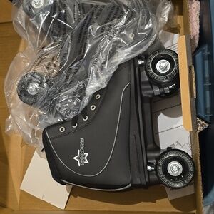 Mens size 7 roller skates